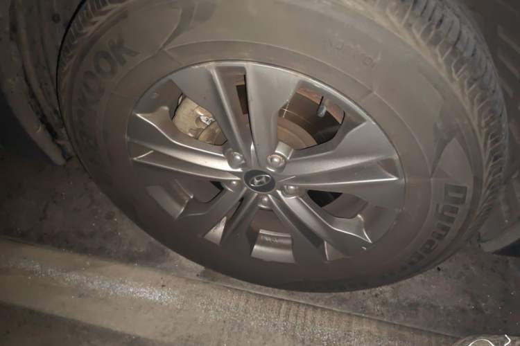 Used Hyundai Santa Fe 2013 Revised Version 2.4L Automatic All-Wheel Drive Smart Type Right Front Wheel Hub