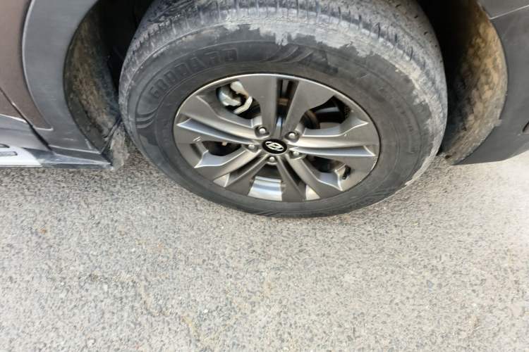 Used Hyundai Santa Fe 2013 2.4L Automatic 2WD Comfort Edition Right Front Wheel Hub