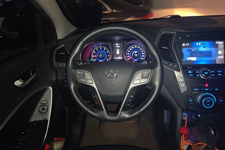 Used Hyundai Santa Fe 2013 Revised Version 2.4L Automatic All-Wheel Drive Smart Type Steering Wheel