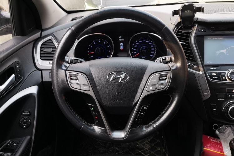 Used Hyundai Santa Fe 2013 Revised Version 2.4L Automatic All-Wheel Drive Luxury Trim Steering Wheel