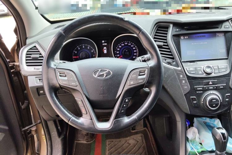 Used Hyundai Santa Fe 2013 2.4L Automatic 4x4 Prestige Edition Steering Wheel