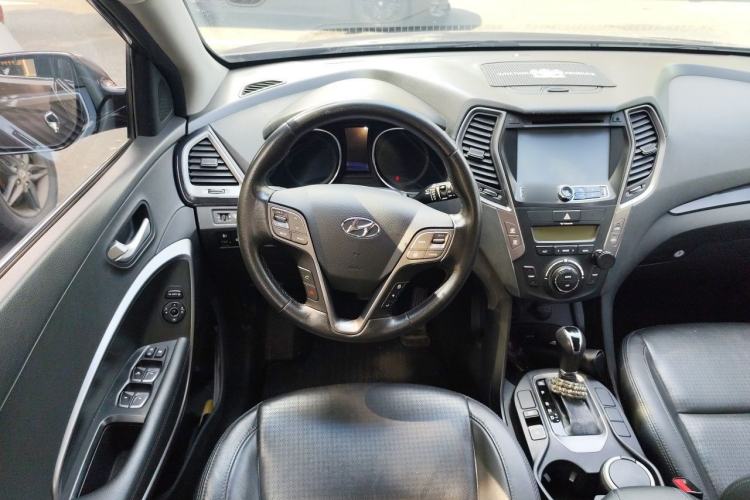 Used Hyundai Santa Fe 2013 2.4L Automatic Two-Wheel Drive Smart Version Steering Wheel
