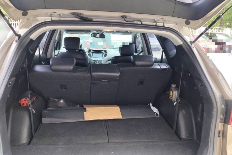 Used Hyundai Santa Fe 2013 2.4L Automatic 4x4 Prestige Edition Trunk