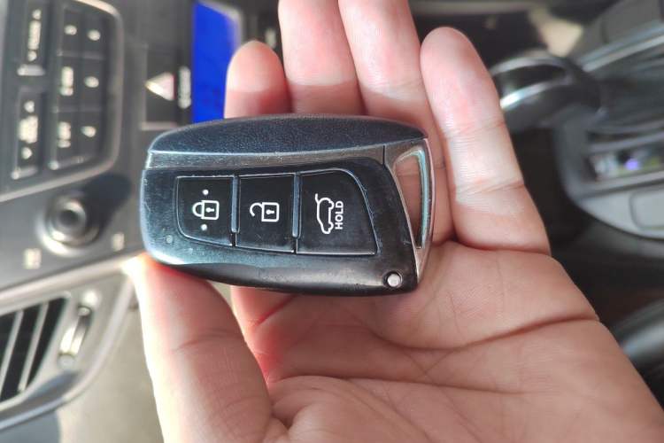 Used Hyundai Santa Fe 2013 2.4L Automatic 4x4 Smart Version Vehicle Key