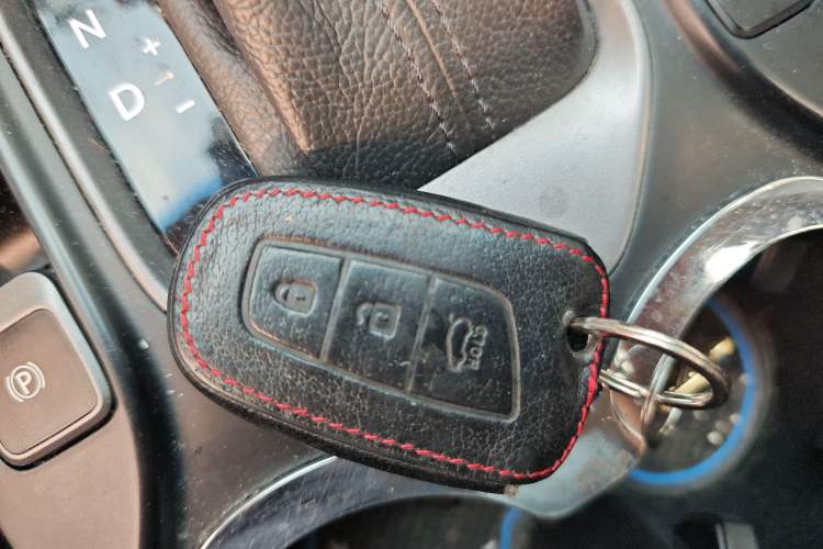 Used Hyundai Santa Fe 2013 2.4L Automatic Two-Wheel Drive Smart Version Vehicle Key