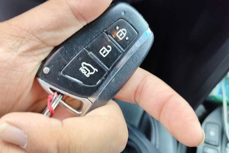 Used Hyundai Santa Fe 2013 2.4L Automatic 4x4 Prestige Edition Vehicle Key