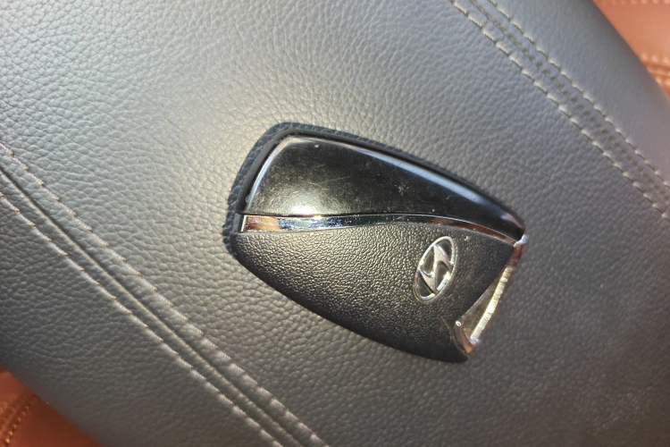 Used Hyundai Santa Fe 2013 Revised Version 2.4L Automatic All-Wheel Drive Luxury Trim Vehicle Key