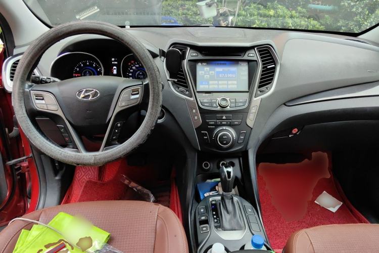 Used Hyundai Santa Fe 2013 2.0T Automatic All-Wheel Drive Prestige Version Center Console