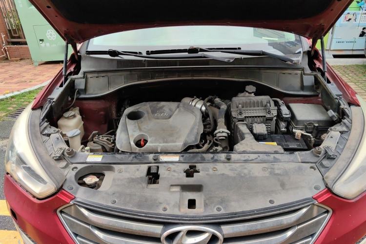 Used Hyundai Santa Fe 2013 2.0T Automatic All-Wheel Drive Prestige Version Engine Bay