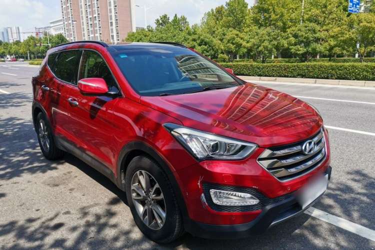 Used Hyundai Santa Fe 2013 2.0T Automatic All-Wheel Drive Top Trim Exterior 2