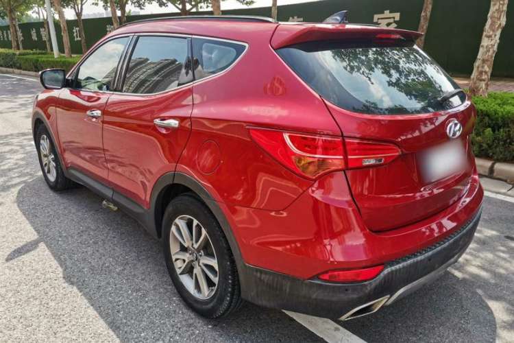 Used Hyundai Santa Fe 2013 2.0T Automatic All-Wheel Drive Top Trim Exterior 3