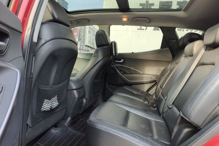 Used Hyundai Santa Fe 2013 2.0T Automatic All-Wheel Drive Prestige Version Interior 1