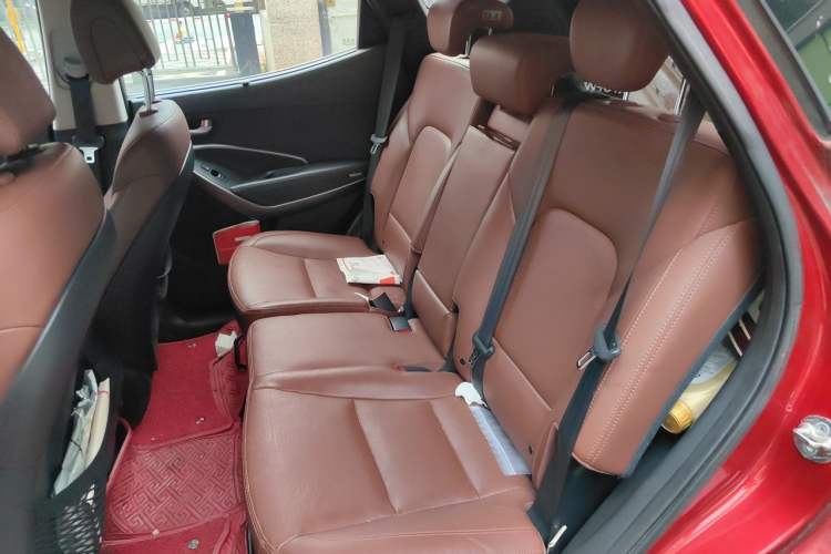 Used Hyundai Santa Fe 2013 2.0T Automatic All-Wheel Drive Prestige Version Left Rear Seat
