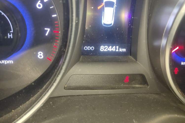 Used Hyundai Santa Fe 2013 2.0T Automatic All-Wheel Drive Prestige Version Odometer Close Up