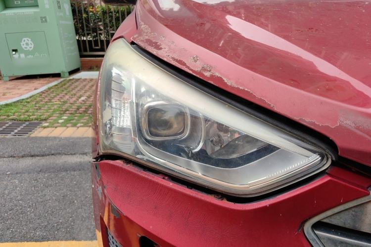 Used Hyundai Santa Fe 2013 2.0T Automatic All-Wheel Drive Prestige Version Right Front Headlight