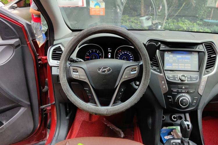 Used Hyundai Santa Fe 2013 2.0T Automatic All-Wheel Drive Prestige Version Steering Wheel