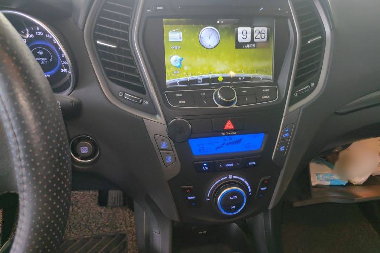 Used Hyundai Santa Fe 2013 2.4L Automatic 4x4 Prestige Edition Audio And AC Panel