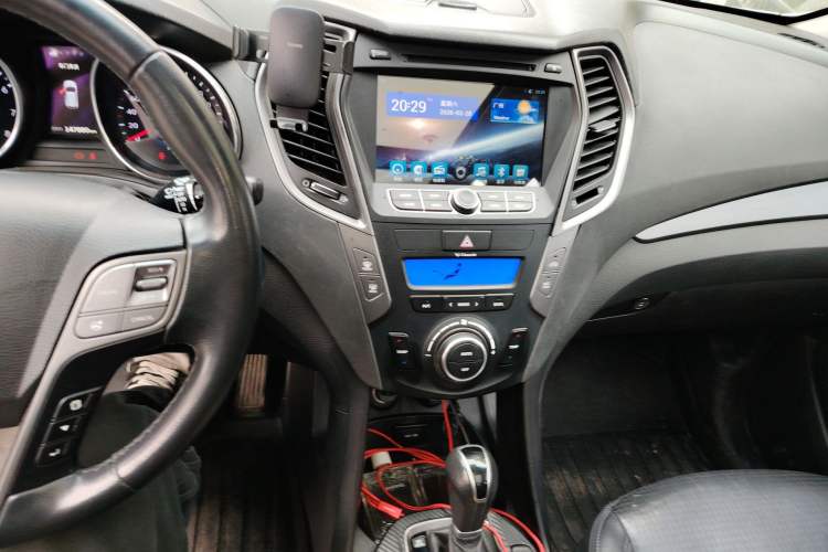 Used Hyundai Santa Fe 2013 2.0T Automatic All-Wheel Drive Top Trim Audio And AC Panel