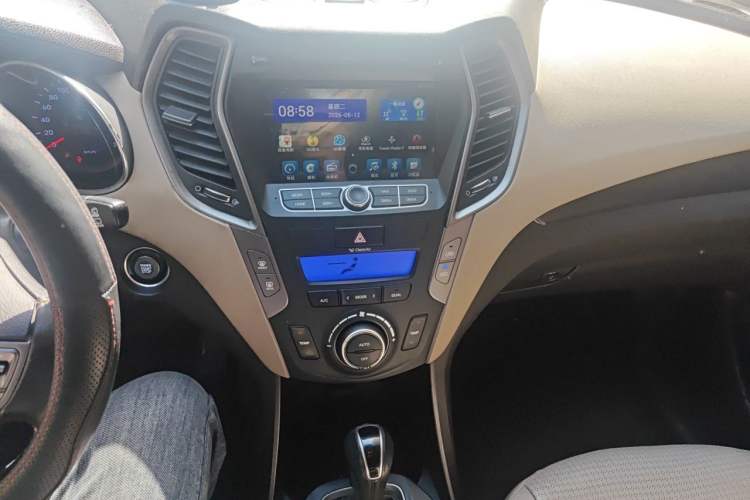 Used Hyundai Santa Fe 2013 2.4L Automatic Two-Wheel Drive Smart Version Audio And AC Panel