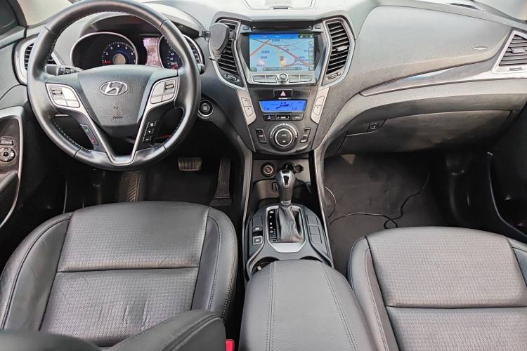 Used Hyundai Santa Fe 2013 2.4L Automatic 4x4 Smart Version Audio And AC Panel