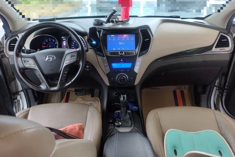 Used Hyundai Santa Fe 2013 2.4L Automatic Two-Wheel Drive Smart Version Center Console