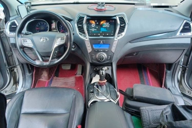 Used Hyundai Santa Fe 2013 2.4L Automatic Two-Wheel Drive Smart Version Center Console