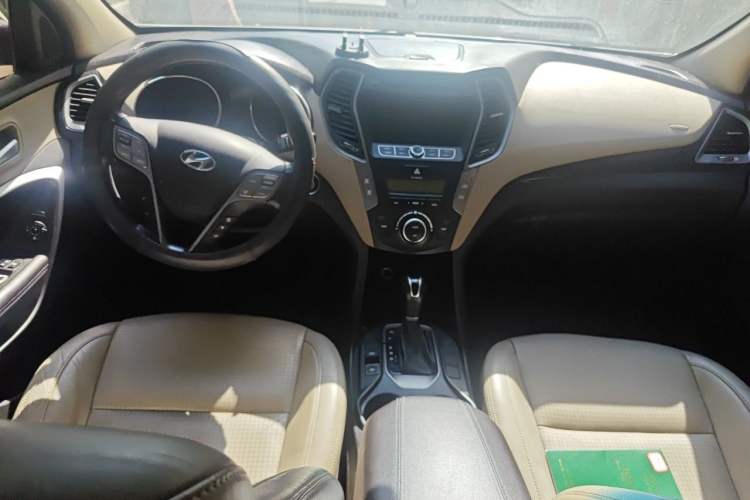 Used Hyundai Santa Fe 2013 2.4L Automatic Two-Wheel Drive Smart Version Center Console