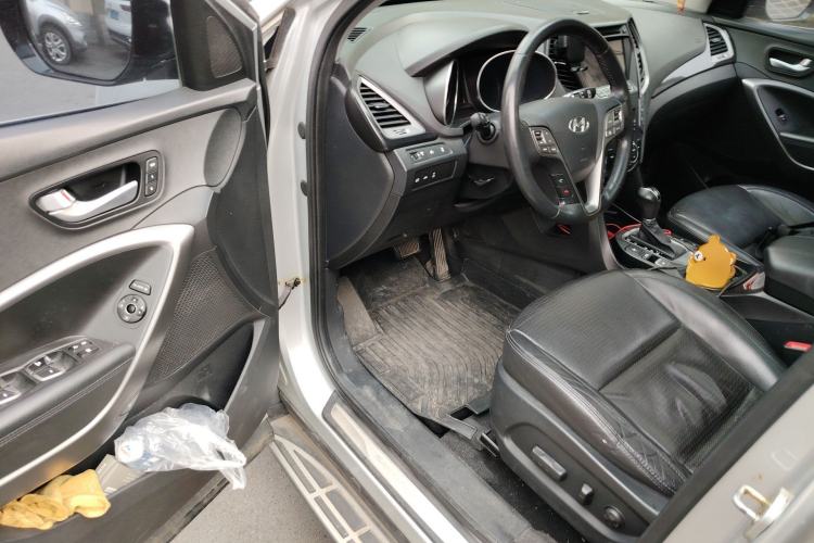Used Hyundai Santa Fe 2013 2.0T Automatic All-Wheel Drive Top Trim Driver Seat