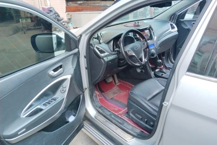 Used Hyundai Santa Fe 2013 2.4L Automatic Two-Wheel Drive Smart Version Driver Seat