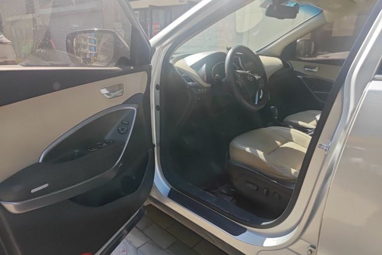 Used Hyundai Santa Fe 2013 2.4L Automatic Two-Wheel Drive Smart Version Driver Seat
