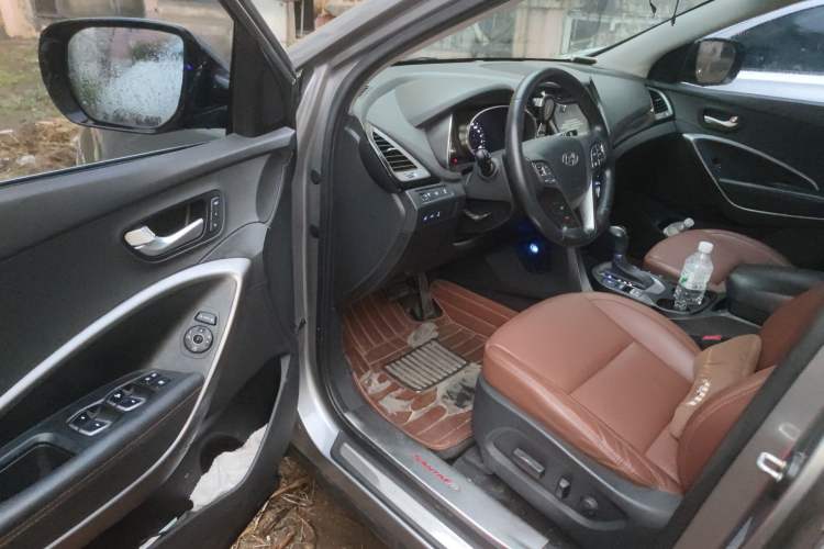 Used Hyundai Santa Fe 2013 2.0T Automatic All-Wheel Drive Top Trim Driver Seat