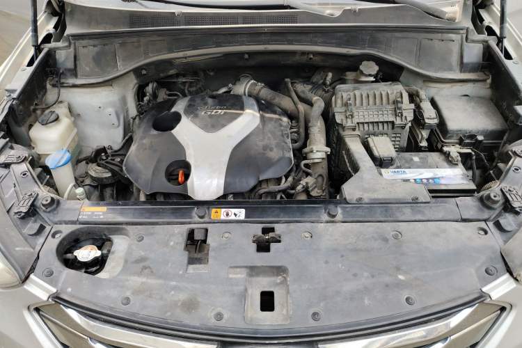 Used Hyundai Santa Fe 2013 2.0T Automatic All-Wheel Drive Top Trim Engine Bay