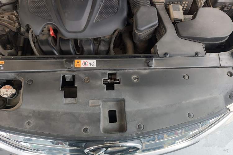 Used Hyundai Santa Fe 2013 2.4L Automatic Two-Wheel Drive Smart Version Engine Bay