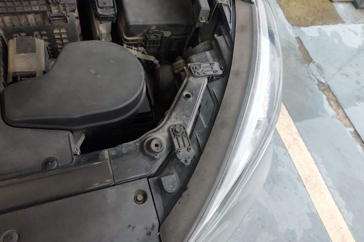 Used Hyundai Santa Fe 2013 2.4L Automatic Two-Wheel Drive Smart Version Engine Bay Left