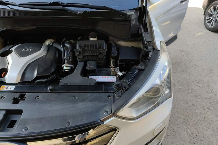 Used Hyundai Santa Fe 2013 2.0T Automatic All-Wheel Drive Prestige Version Engine Bay Left