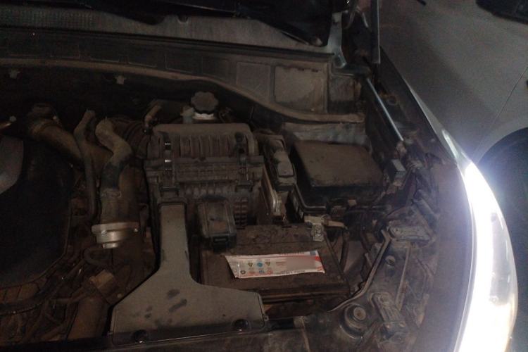 Used Hyundai Santa Fe 2013 2.0T Automatic All-Wheel Drive Top Trim Engine Bay Left
