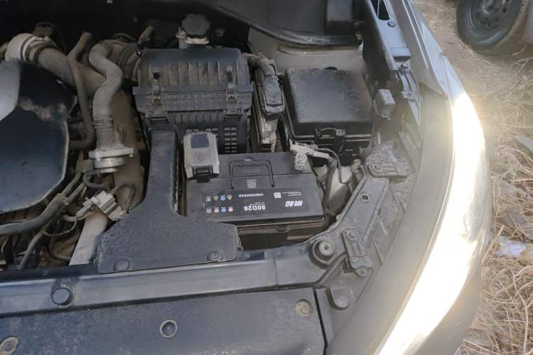 Used Hyundai Santa Fe 2013 2.0T Automatic All-Wheel Drive Top Trim Engine Bay Left