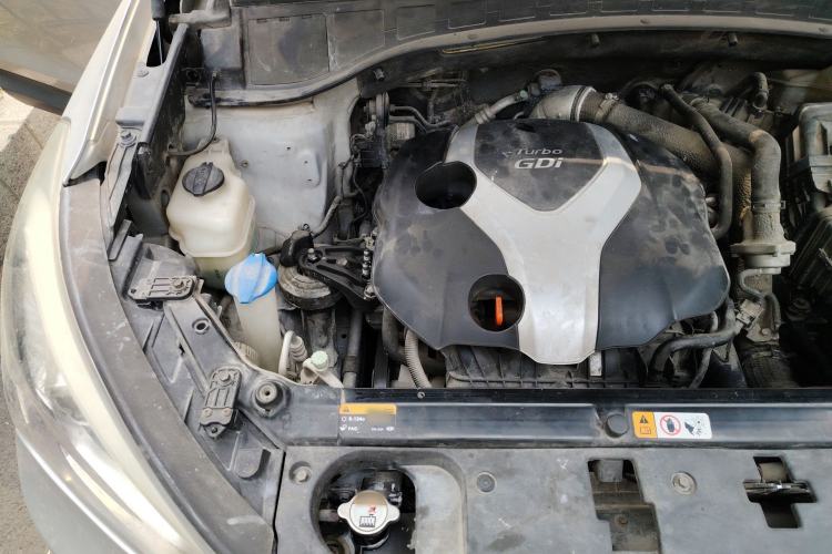 Used Hyundai Santa Fe 2013 2.0T Automatic All-Wheel Drive Top Trim Engine Bay Right