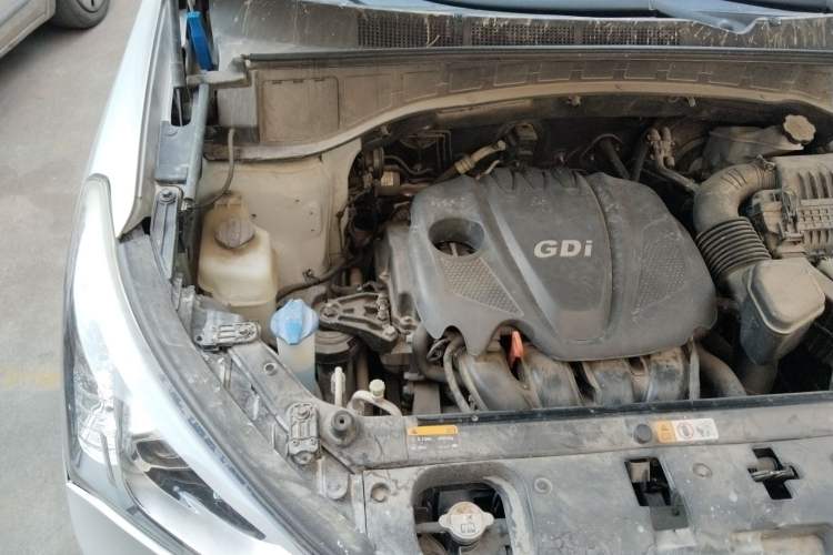 Used Hyundai Santa Fe 2013 2.4L Automatic Two-Wheel Drive Smart Version Engine Bay Right