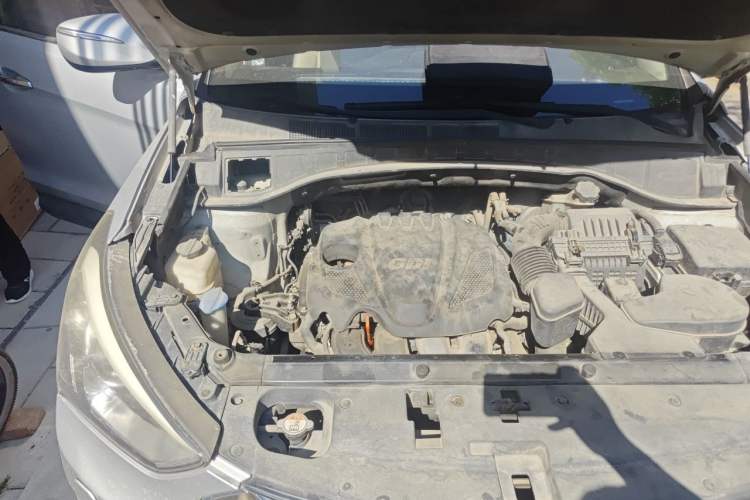 Used Hyundai Santa Fe 2013 2.4L Automatic Two-Wheel Drive Smart Version Engine Bay Right