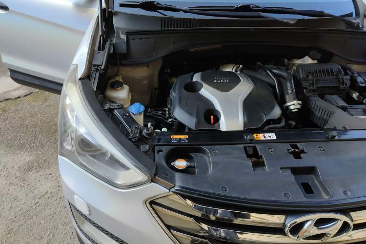 Used Hyundai Santa Fe 2013 2.0T Automatic All-Wheel Drive Prestige Version Engine Bay Right