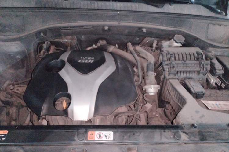 Used Hyundai Santa Fe 2013 2.0T Automatic All-Wheel Drive Top Trim Engine Bay