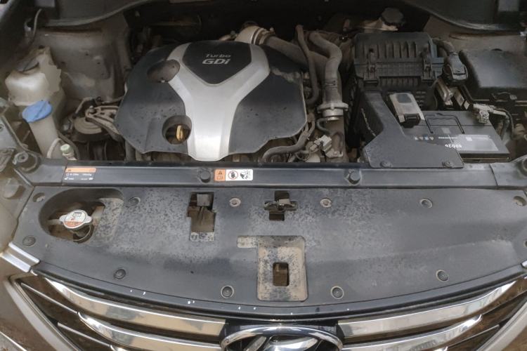 Used Hyundai Santa Fe 2013 2.0T Automatic All-Wheel Drive Top Trim Engine Bay