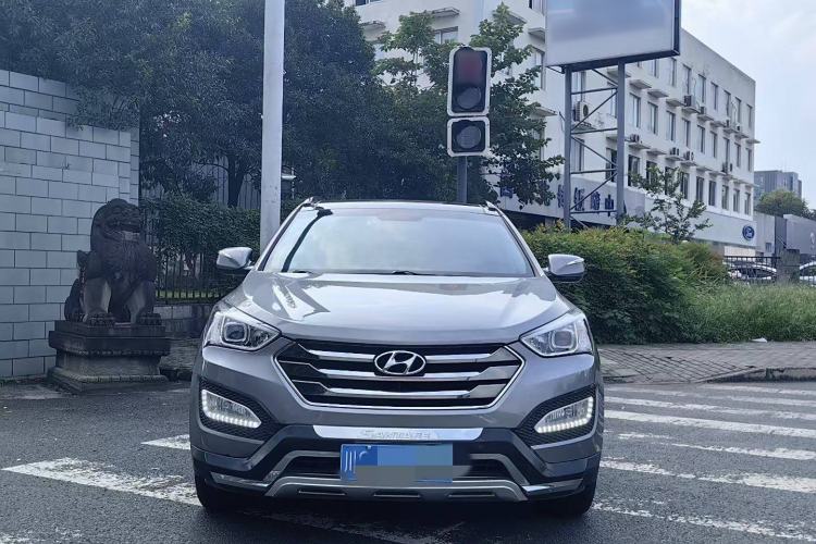 Used Hyundai Santa Fe 2013 2.4L Automatic 4x4 Smart Version Exterior 1