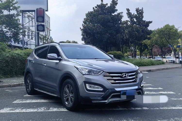 Used Hyundai Santa Fe 2013 2.4L Automatic 4x4 Smart Version Exterior 2