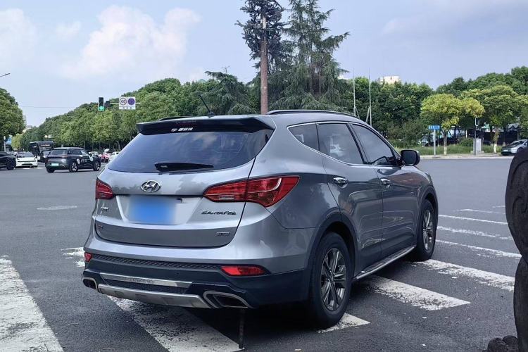 Used Hyundai Santa Fe 2013 2.4L Automatic 4x4 Smart Version Exterior 5