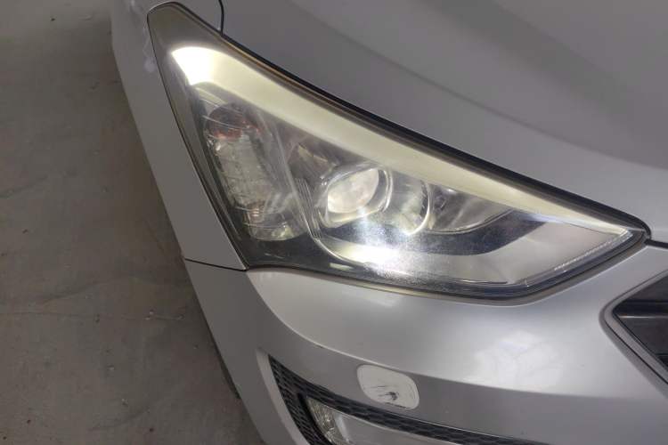 Used Hyundai Santa Fe 2013 2.4L Automatic 4x4 Prestige Edition Exterior 6