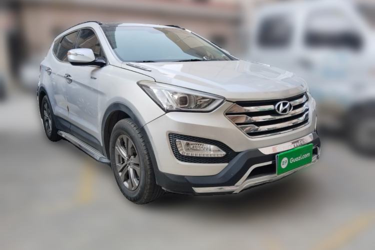 Used Hyundai Santa Fe 2013 2.4L Automatic Two-Wheel Drive Smart Version Front Right 45 Deg