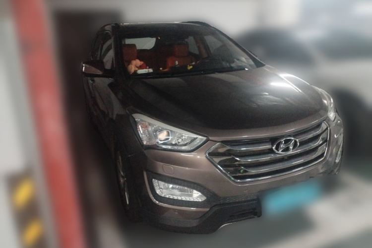 Used Hyundai Santa Fe 2013 2.0T Automatic All-Wheel Drive Top Trim Front Right 45 Deg