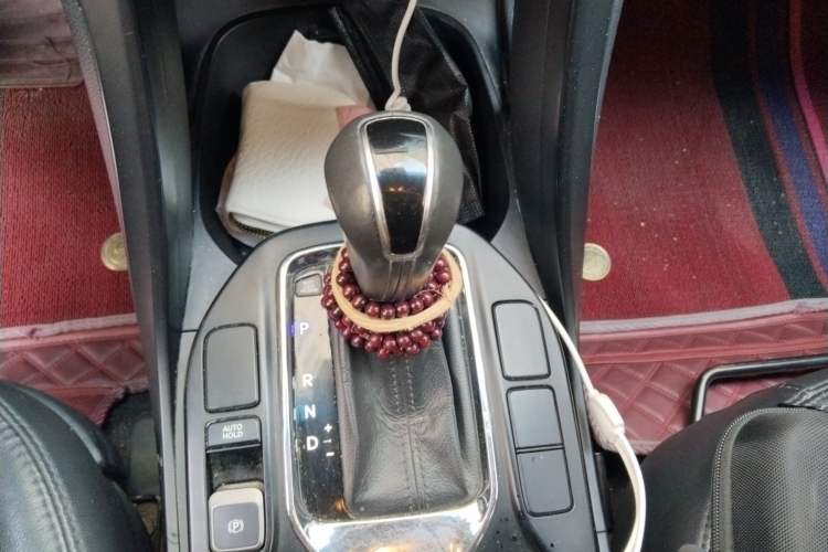 Used Hyundai Santa Fe 2013 2.4L Automatic Two-Wheel Drive Smart Version Gear Lever